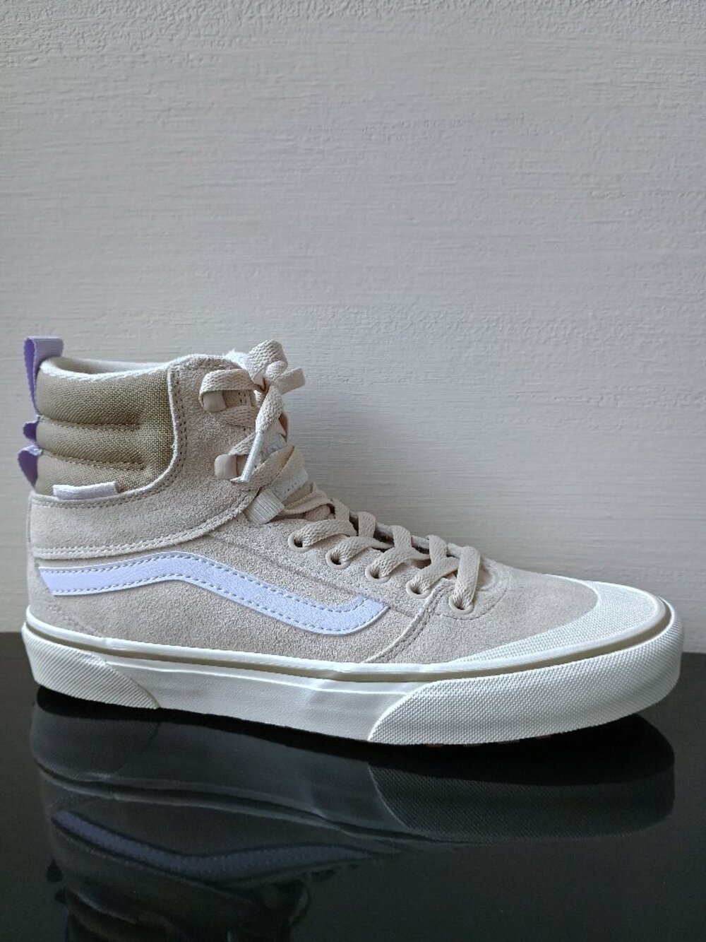 Vans Women Ashwood Hi Vansguard Sneaker in Nice/Easy to Coordinate Light Beige